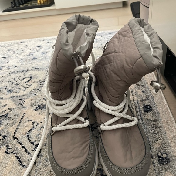 Sorel vintage style snow boots! - Picture 2 of 3